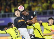 开云体育入口-包含中超联赛狂风暴雨，球员们拼尽全力争夺胜负的词条