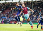 开云体育app-利兹联主场惜败，保持中游位置