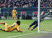 开云体育入口-比赛中球员疯狂攻门，多次将球送入对手球门