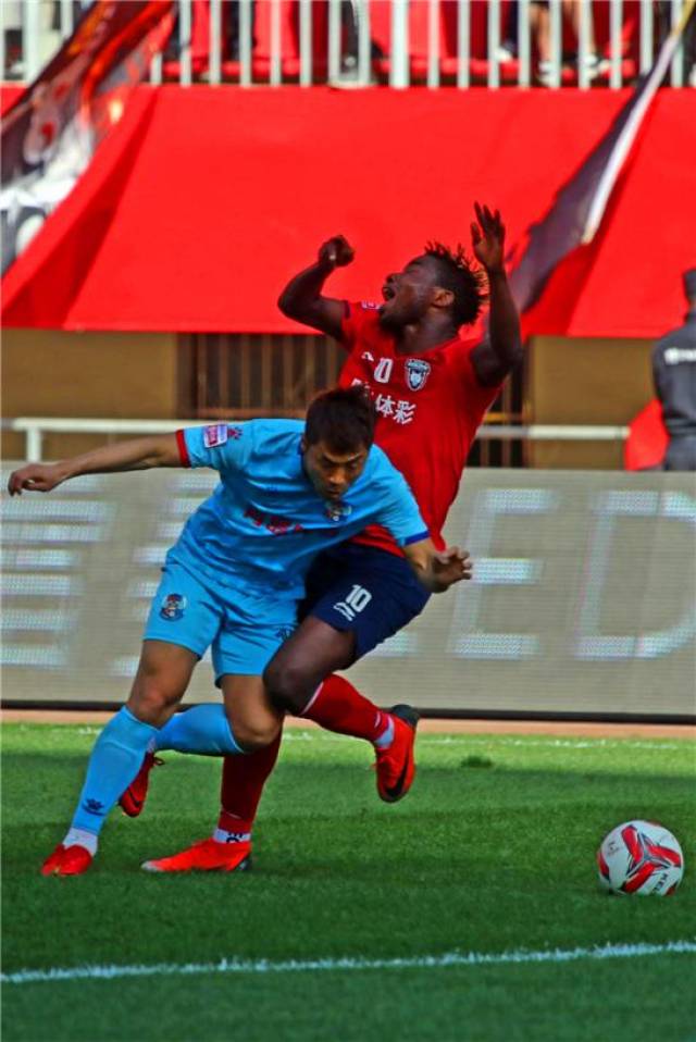 青岛黄海战胜劲敌,上升积分榜排名的简单介绍 青岛黄海战胜劲敌,上升积分榜排名的简单介绍