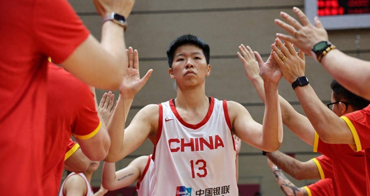 篮球巨星代表中国队出征亚运会，斩获金牌