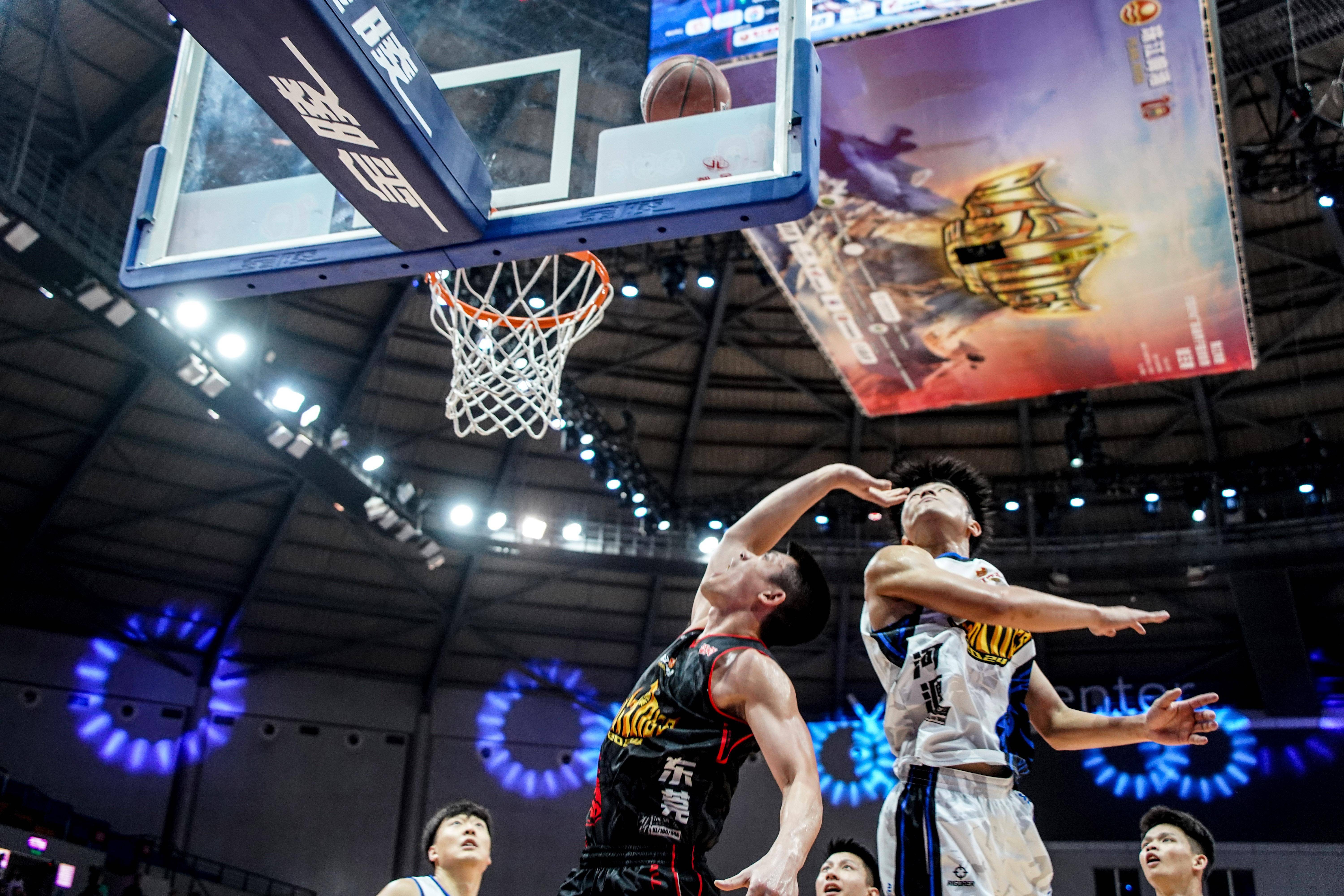 包含顶级篮球赛事点燃激情,球场上空飘扬荣耀的词条 包含顶级篮球赛事点燃激情,球场上空飘扬荣耀的词条