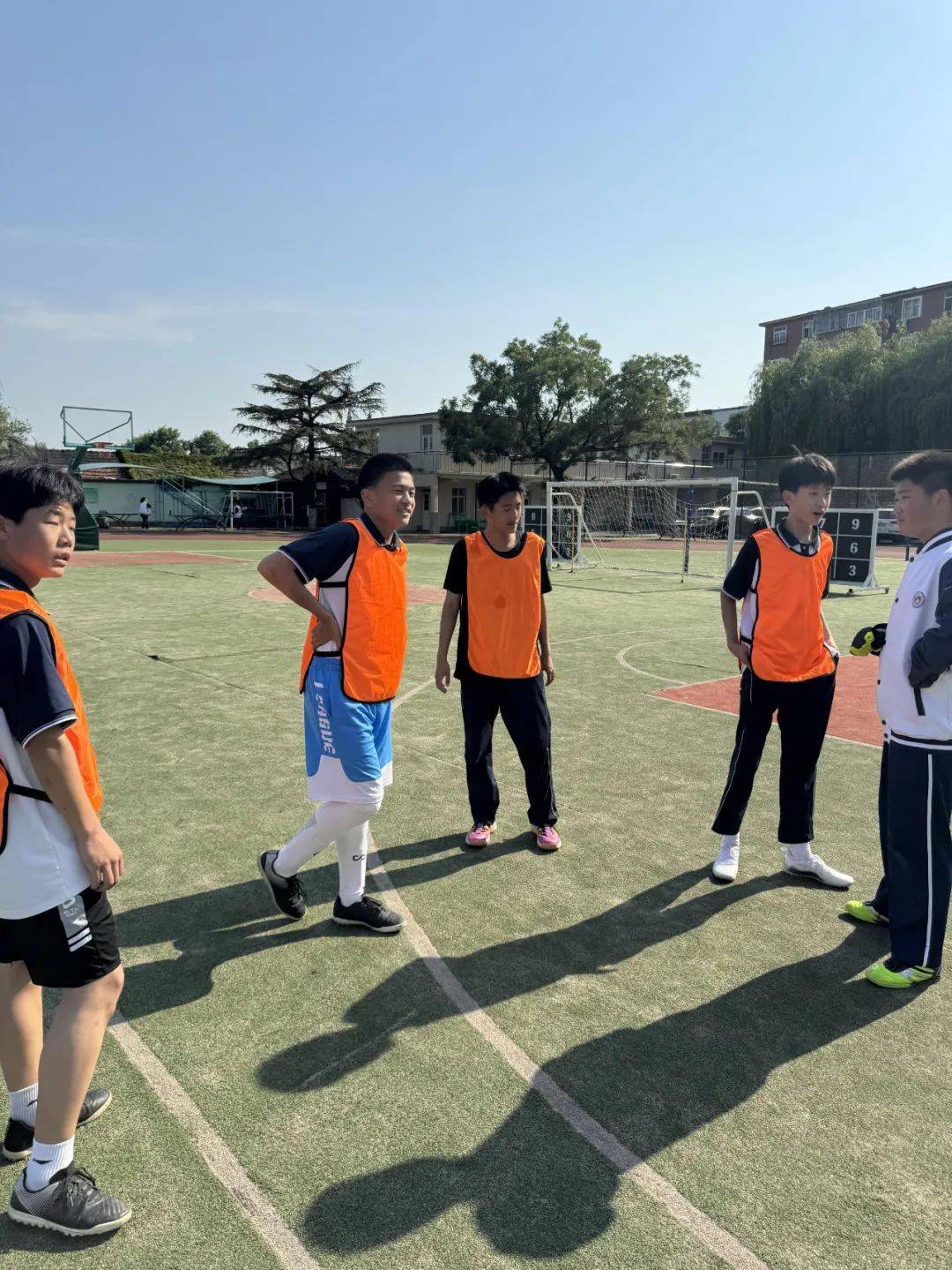 球场上的顽强拼搏,每一个动作都关键 球场上的顽强拼搏,每一个动作都关键