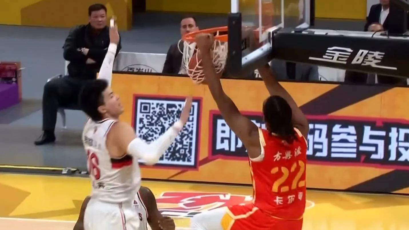 包含奋战球场上队员激情四射,斩获胜利的词条 包含奋战球场上队员激情四射,斩获胜利的词条