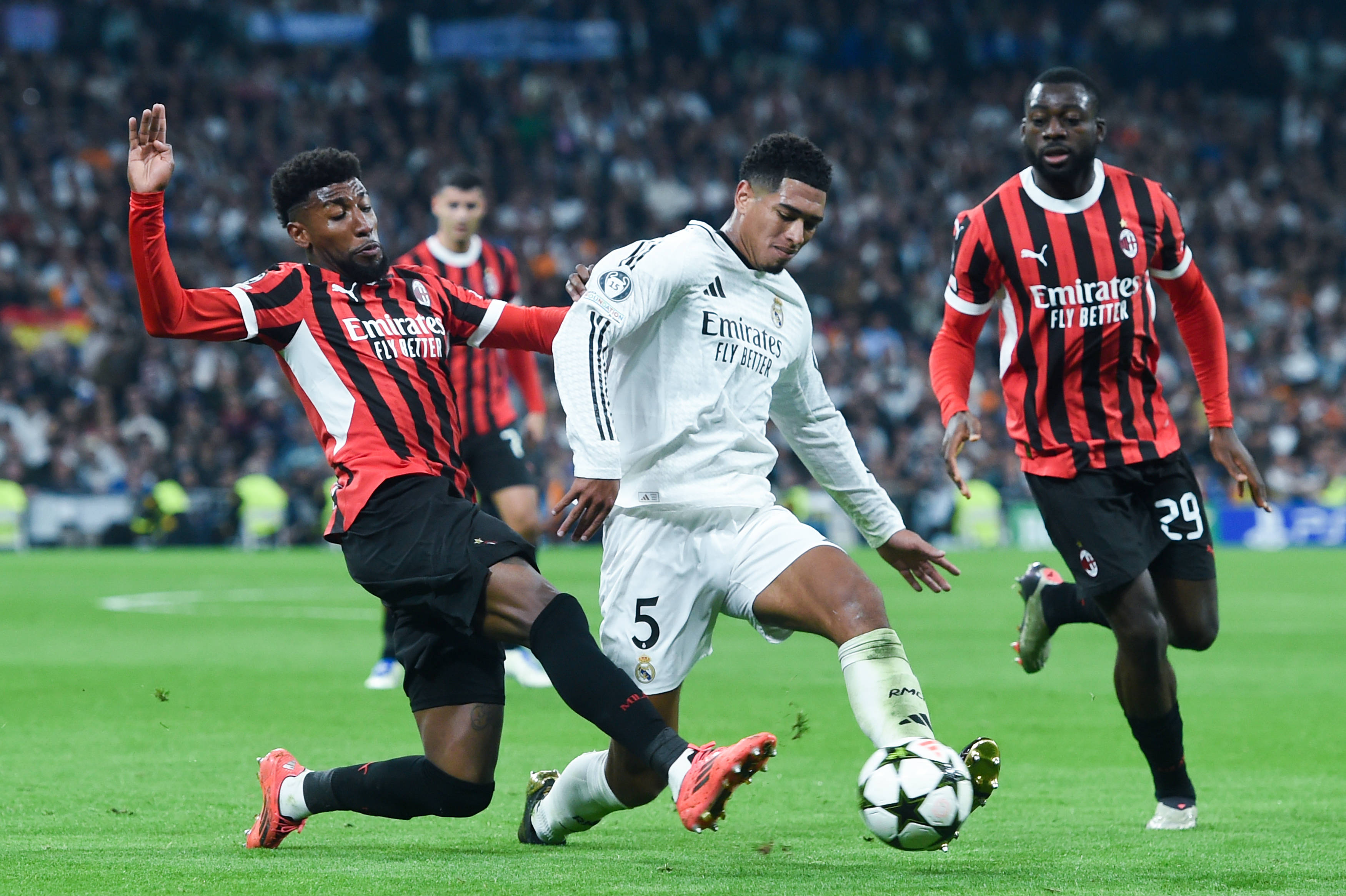 AC米兰球星受伤将缺席关键对决，影响战术调整的简单介绍