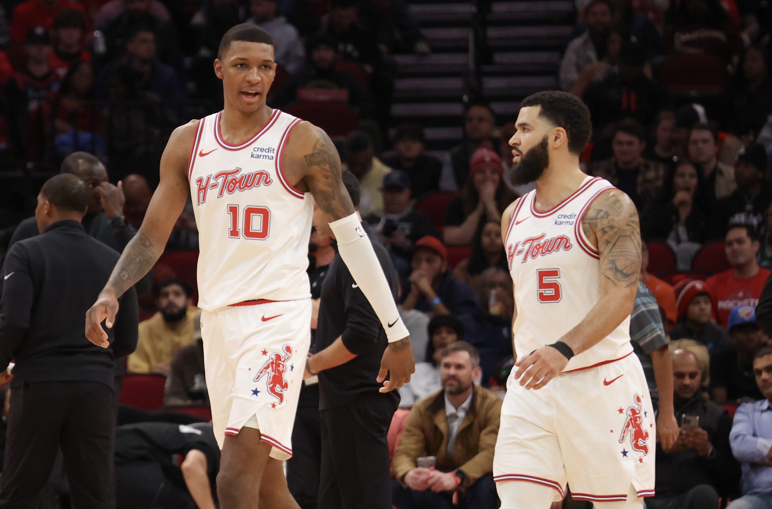 猛龙队赢得关键战役，豪取四连胜