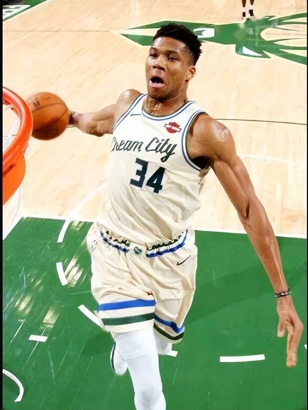 雄鹿主帅波普重视防守训练，球队表现有明显提升的简单介绍