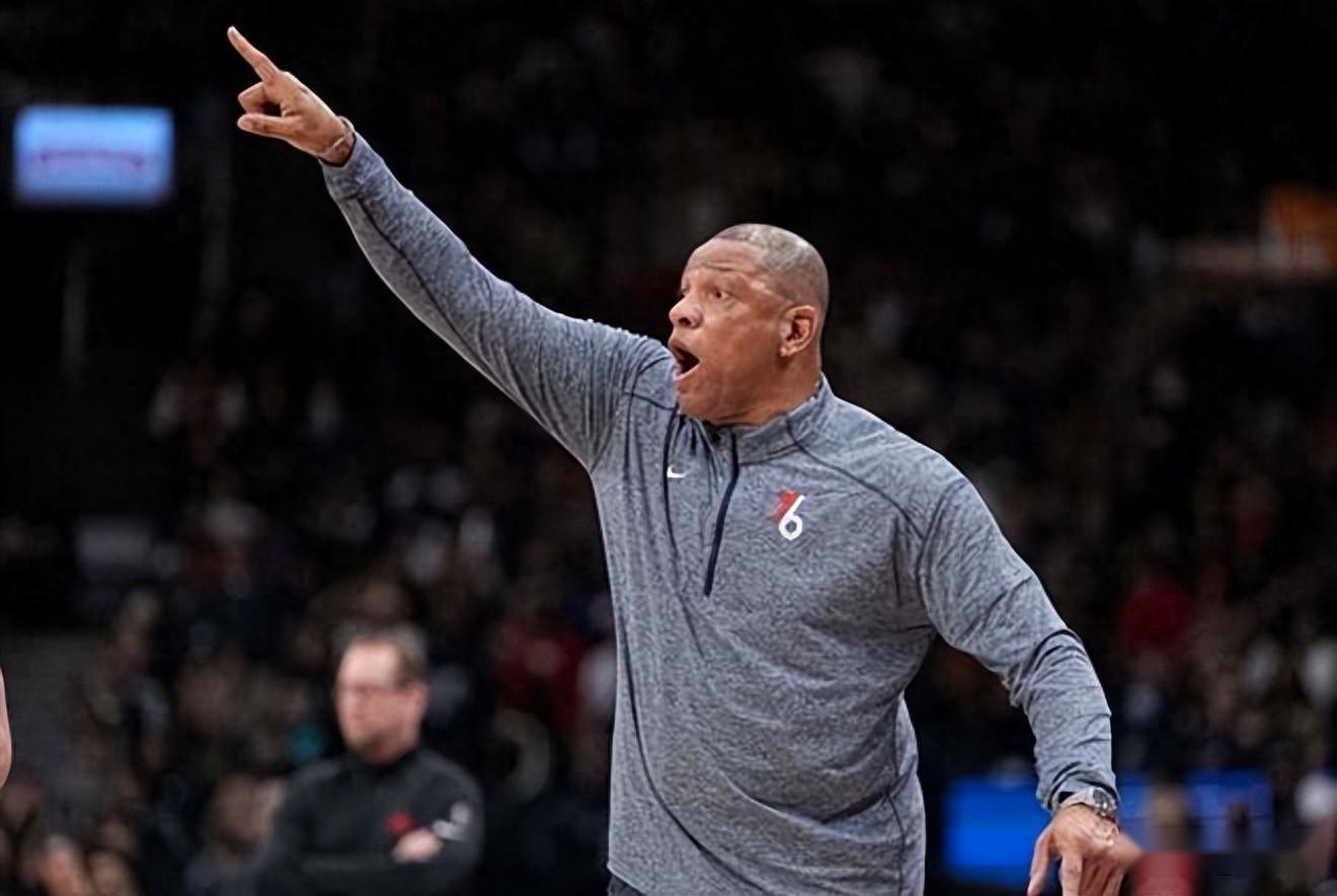 雄鹿主帅波普重视防守训练，球队表现有明显提升的简单介绍