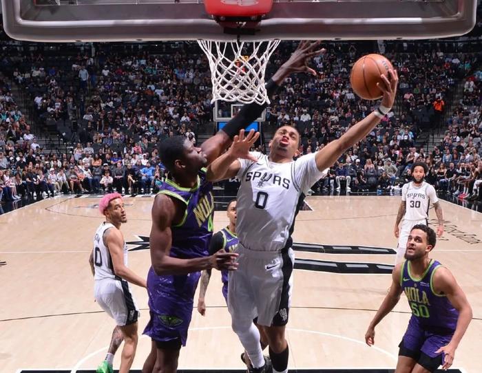 包含勇士小胜马刺——格林生日大爆发全场闭刀压哨赢球的词条 包含勇士小胜马刺——格林生日大爆发全场闭刀压哨赢球的词条