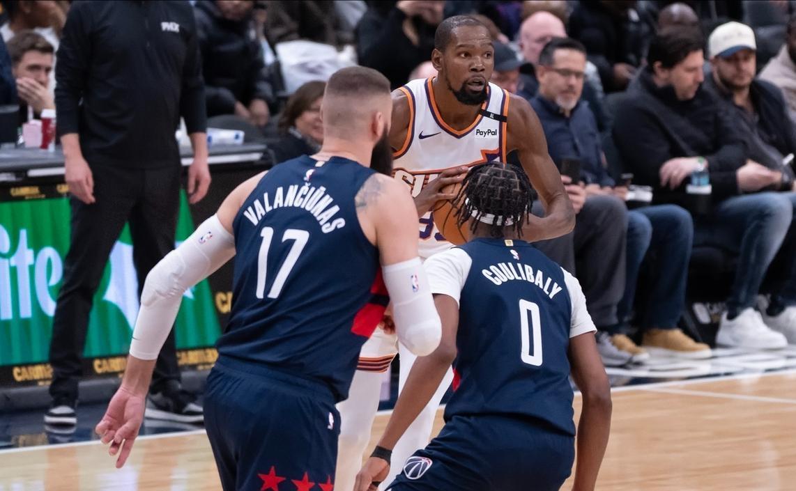 包含篮球巨星受伤退赛！球队迎来新面貌的词条