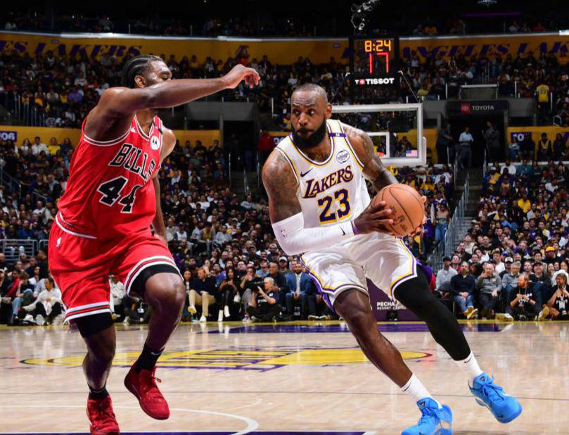 骑士公牛苦战至底，詹姆斯笑纳胜利的简单介绍