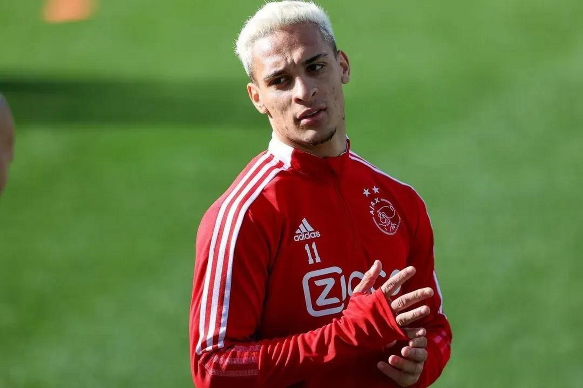 阿贾克斯签下哥伦比亚锋线猛将，增强攻击力的简单介绍