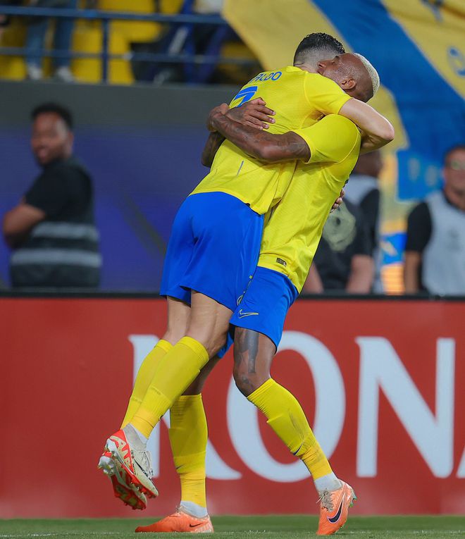 包含C罗一战封神！单场独造三球，球迷：太疯狂了！的词条