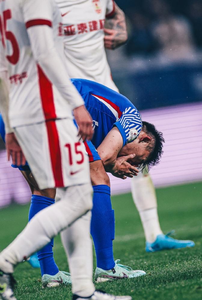 包含申花主场战胜华夏幸福，重返胜利轨道的词条