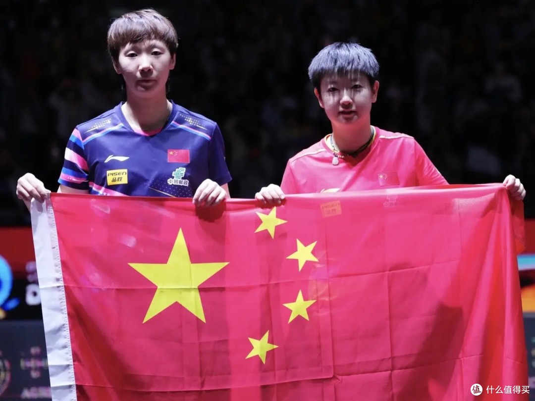 战绩辉煌的运动员引领球队赢得胜利