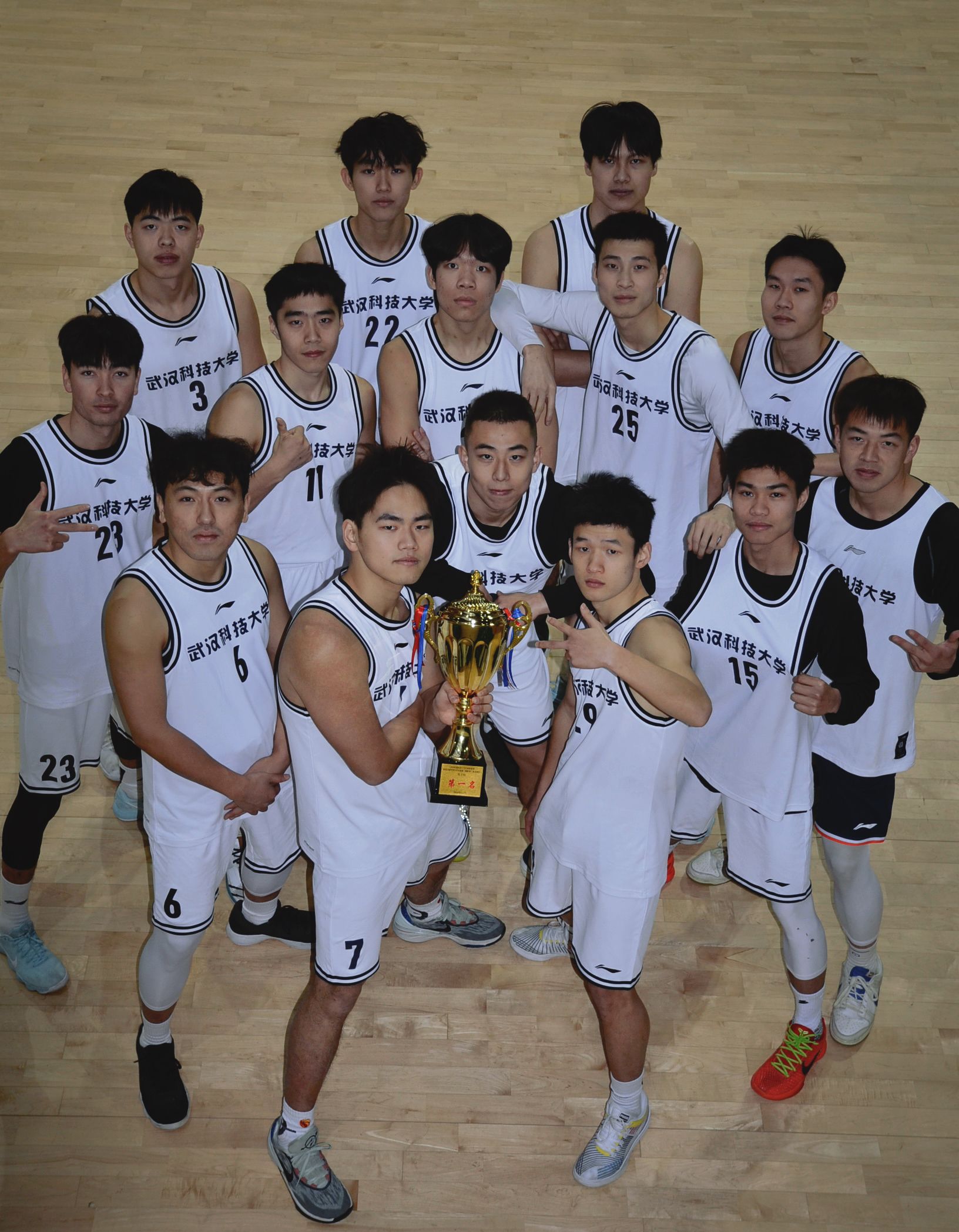 篮球联赛中一位新晋球员的表现令人惊叹 篮球联赛中一位新晋球员的表现令人惊叹