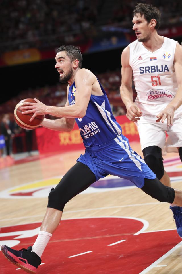 包含澳洲篮球队在跨国锦标中一路高歌的词条