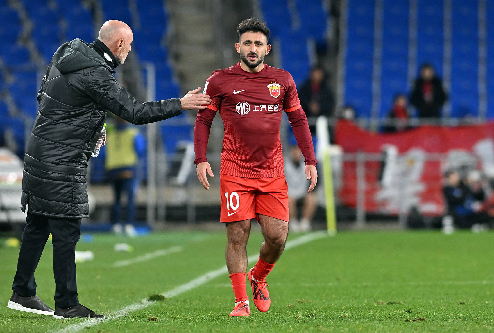 塞维利亚球队在亚冠比赛中击败对手 塞维利亚球队在亚冠比赛中击败对手