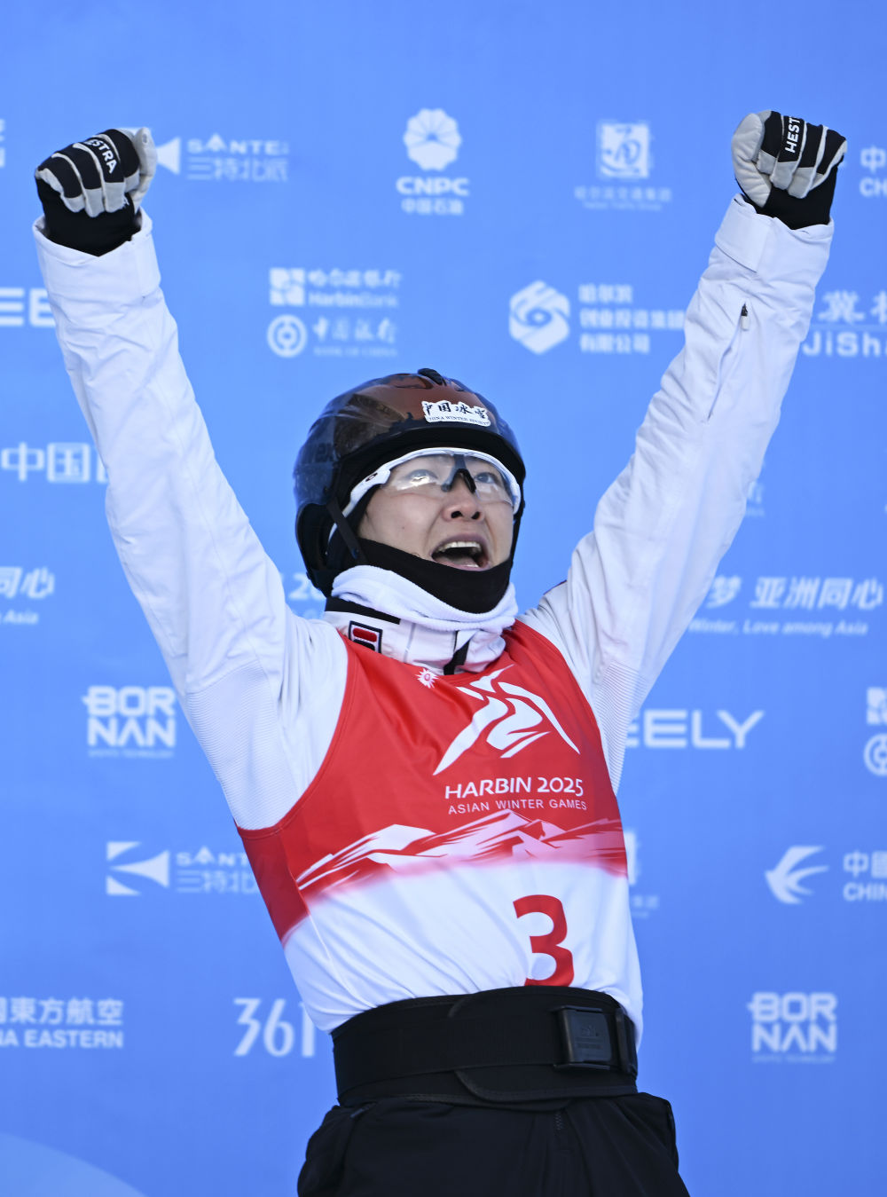 加拿大滑雪冠军技压群雄,喜获金牌的简单介绍 加拿大滑雪冠军技压群雄,喜获金牌的简单介绍