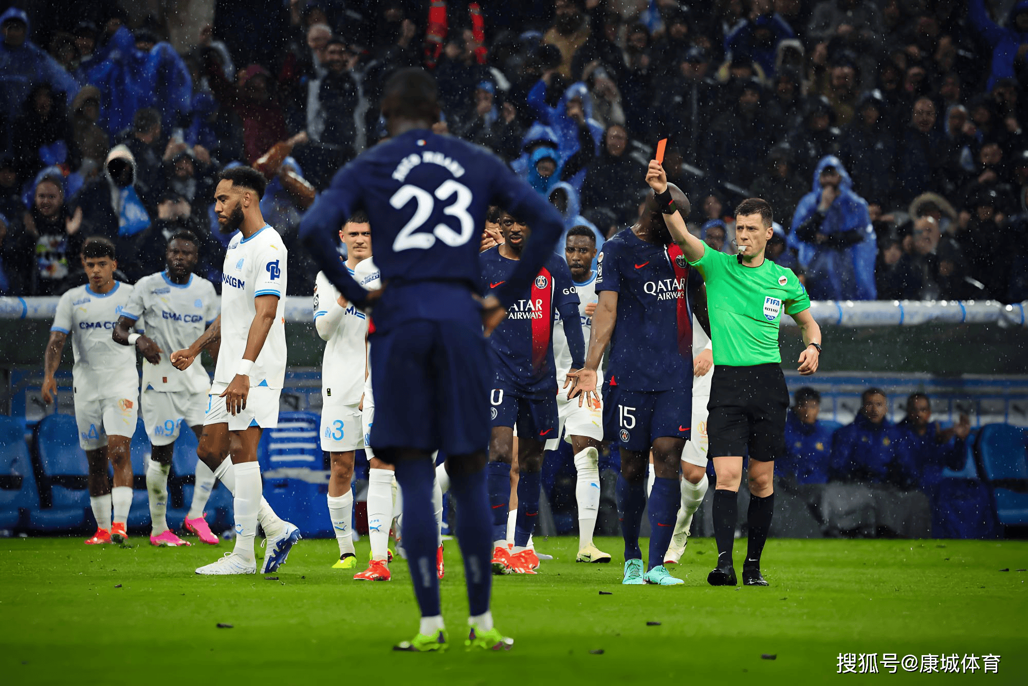 巴塞罗那主场大败,欧冠出线形势严峻 巴塞罗那主场大败,欧冠出线形势严峻