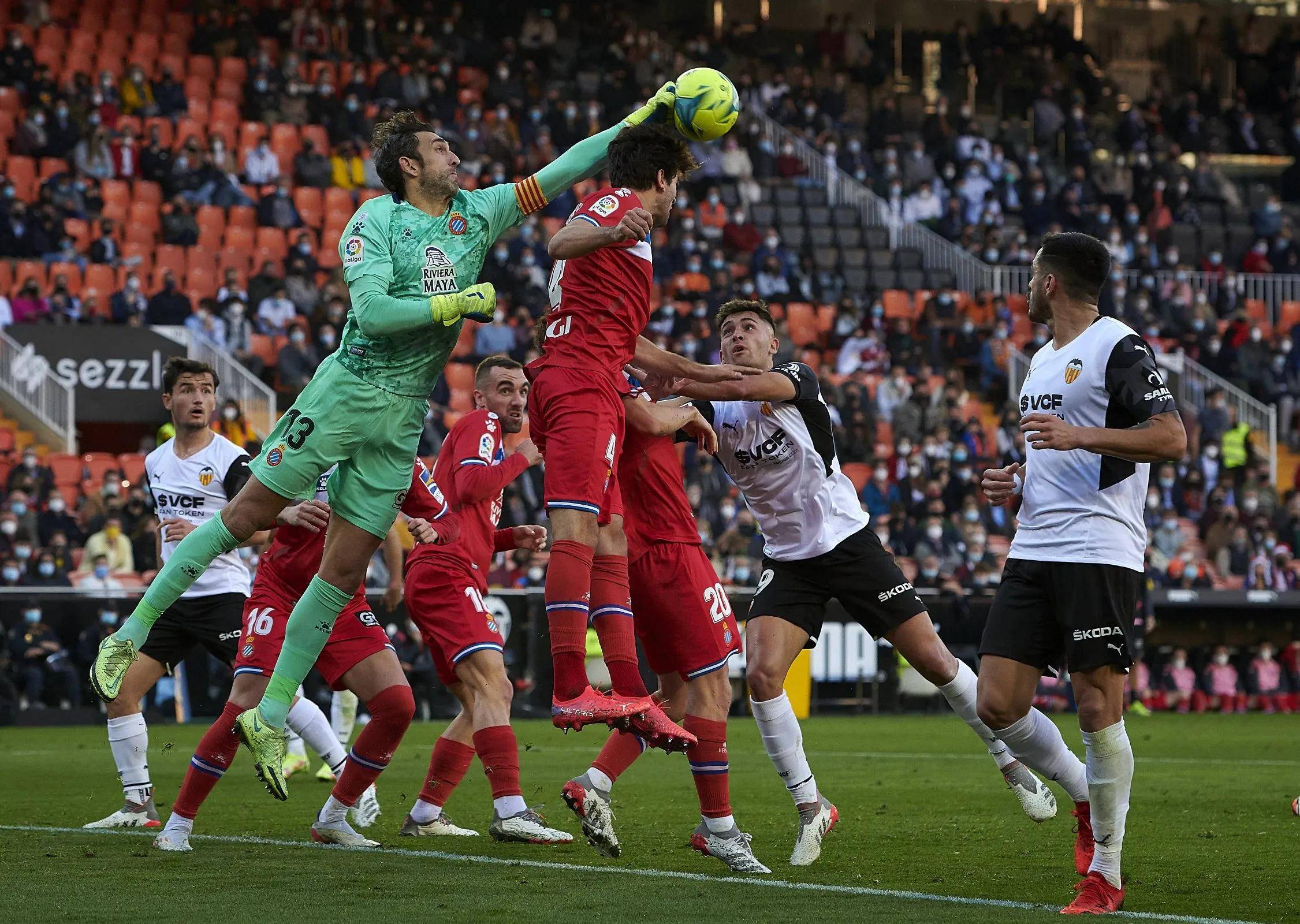 关于奥萨苏纳主场小胜：安全保级一步之遥的信息