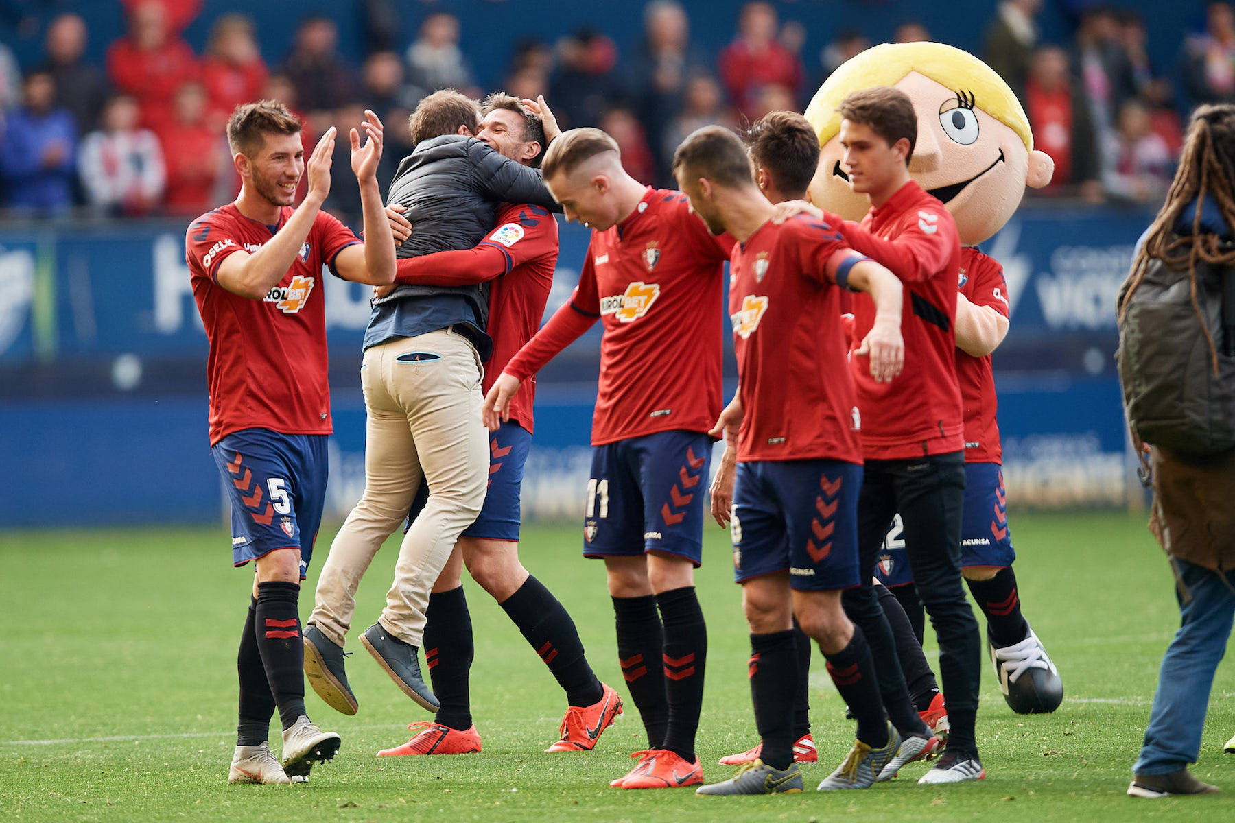 关于奥萨苏纳主场小胜：安全保级一步之遥的信息