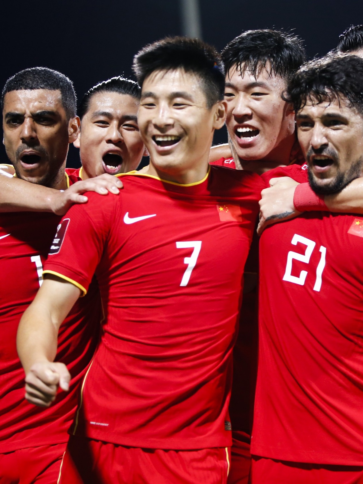 国内足球比赛赛场火爆,球员们全力以赴的简单介绍 国内足球比赛赛场火爆,球员们全力以赴的简单介绍