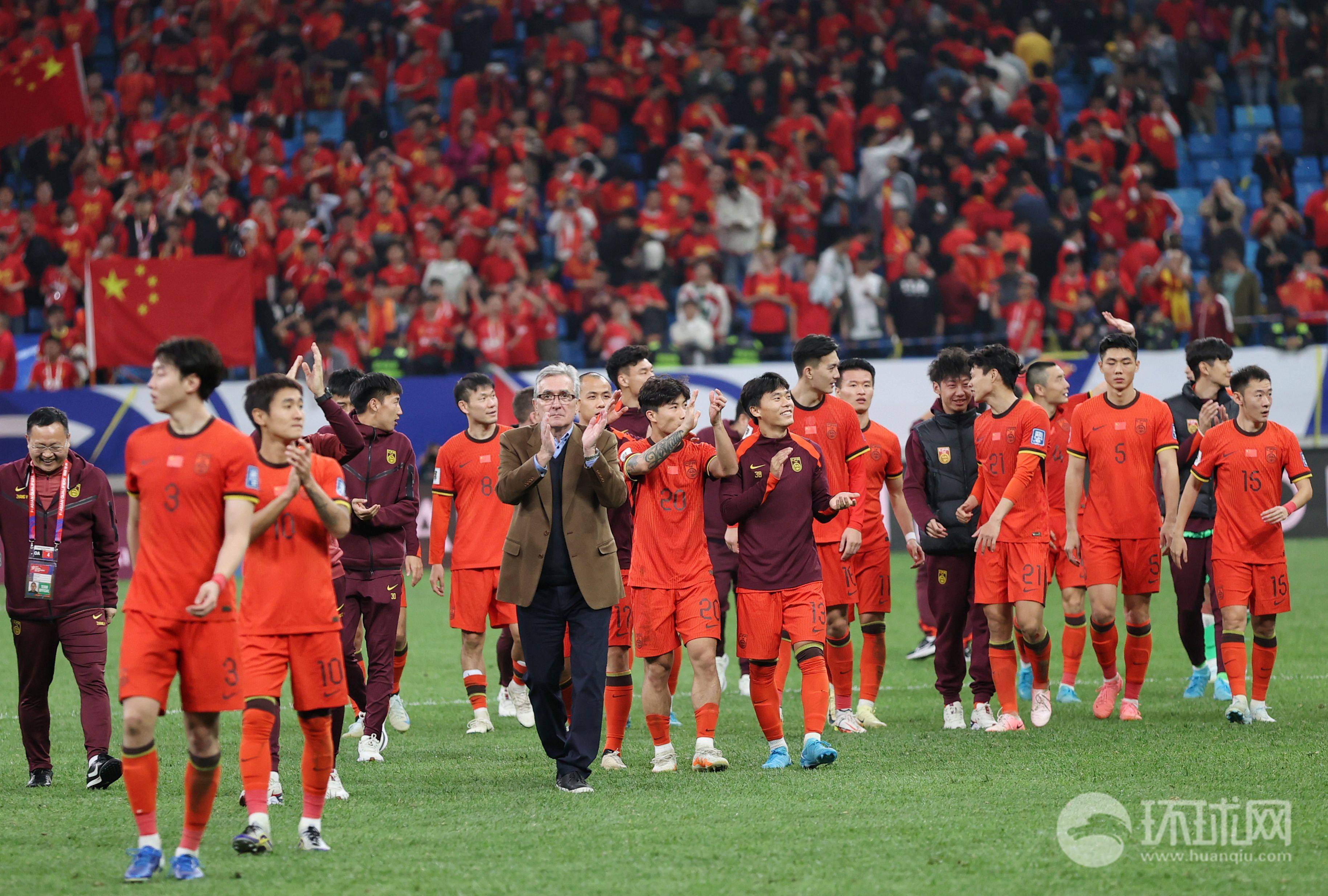 国家队迎来一场惊险的足球对决