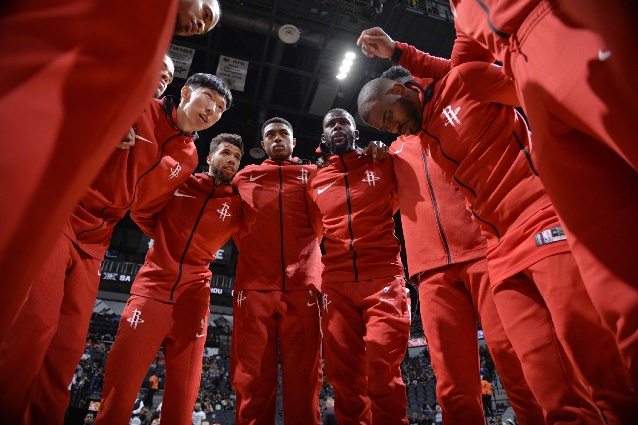 火箭在上海伤退引热议的简单介绍