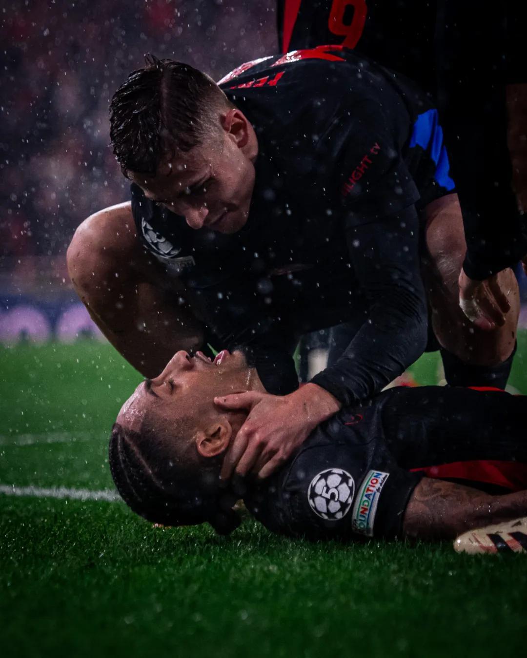 东京举行乒乓球比赛，巴萨表现悬殊