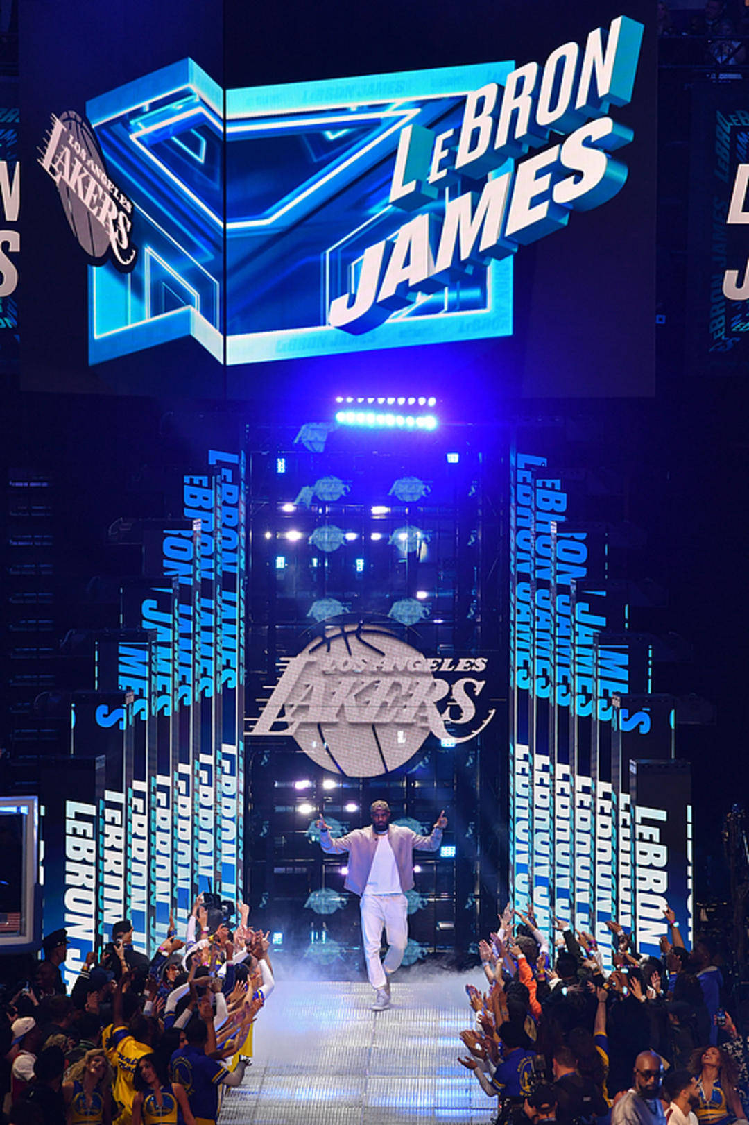 詹姆斯的退赛让粉丝遗憾 詹姆斯的退赛让粉丝遗憾