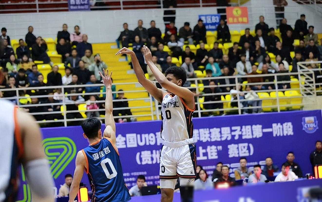新疆男篮发挥出色，战胜对手取得胜利的简单介绍