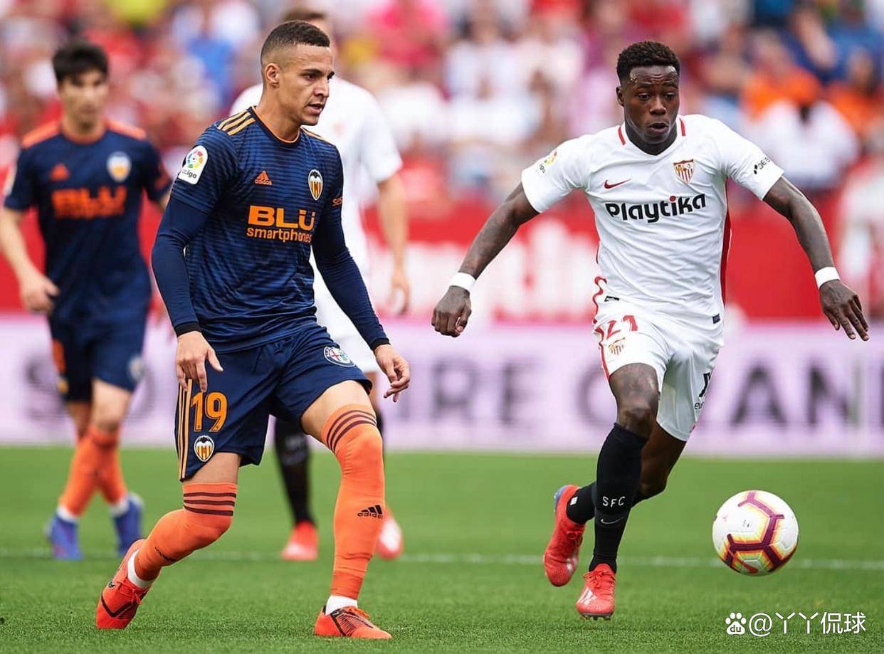 包含塞维利亚客场不敌瓦伦西亚，西甲前四席争夺激烈的词条