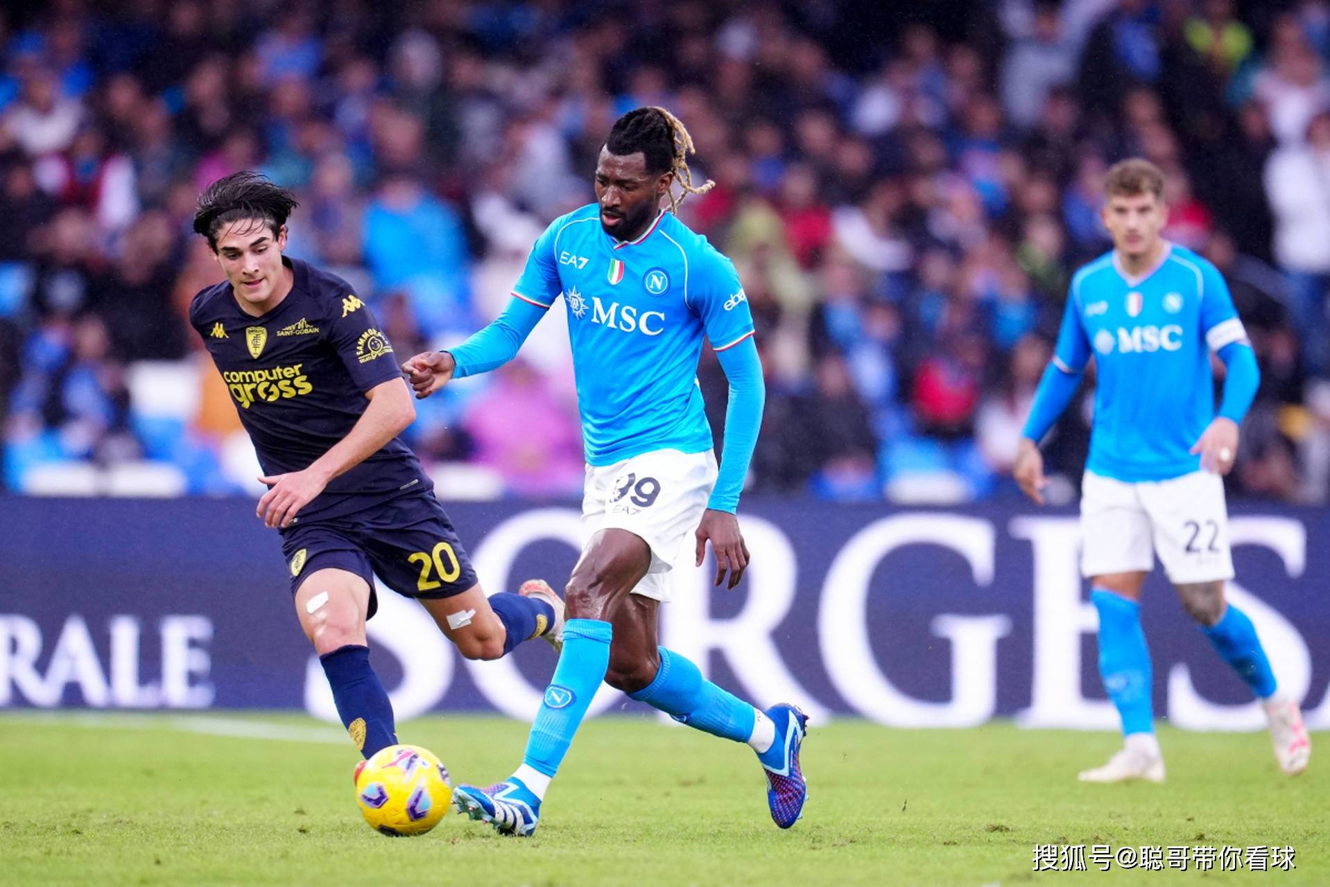 阿贾克斯中场登陆那不勒斯,意大利之行接近尾声的简单介绍 阿贾克斯中场登陆那不勒斯,意大利之行接近尾声的简单介绍