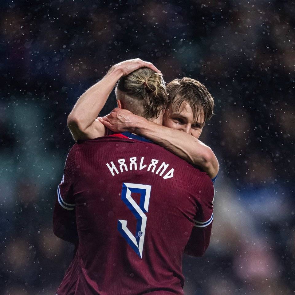 包含欧预赛比赛波澜壮阔，球员技压群雄的词条