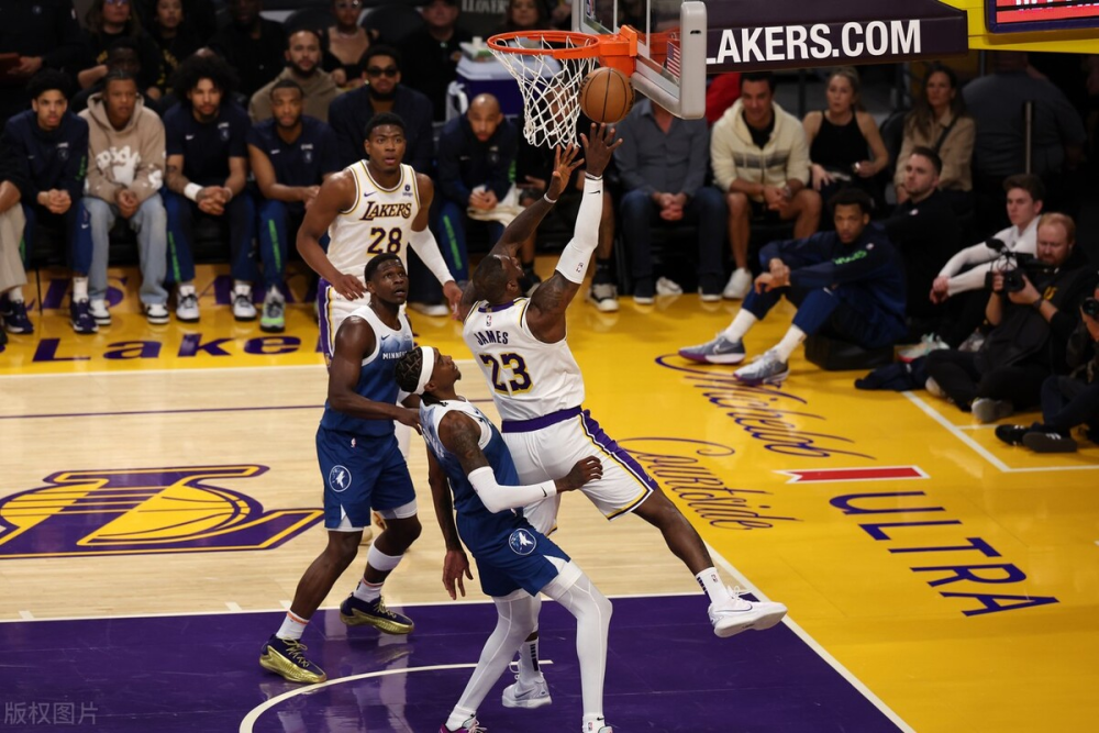 关于詹姆斯轰分再胜森林狼,展现统治级实力的信息 关于詹姆斯轰分再胜森林狼,展现统治级实力的信息