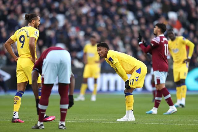 包含埃弗顿客场挑战西汉姆联，争取三分的词条