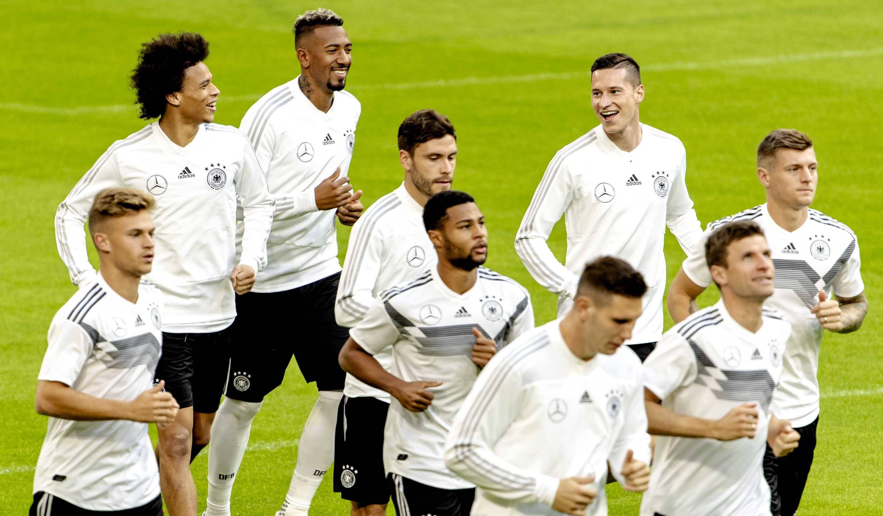 欧洲国家联赛争夺激烈，多支球队实力对抗