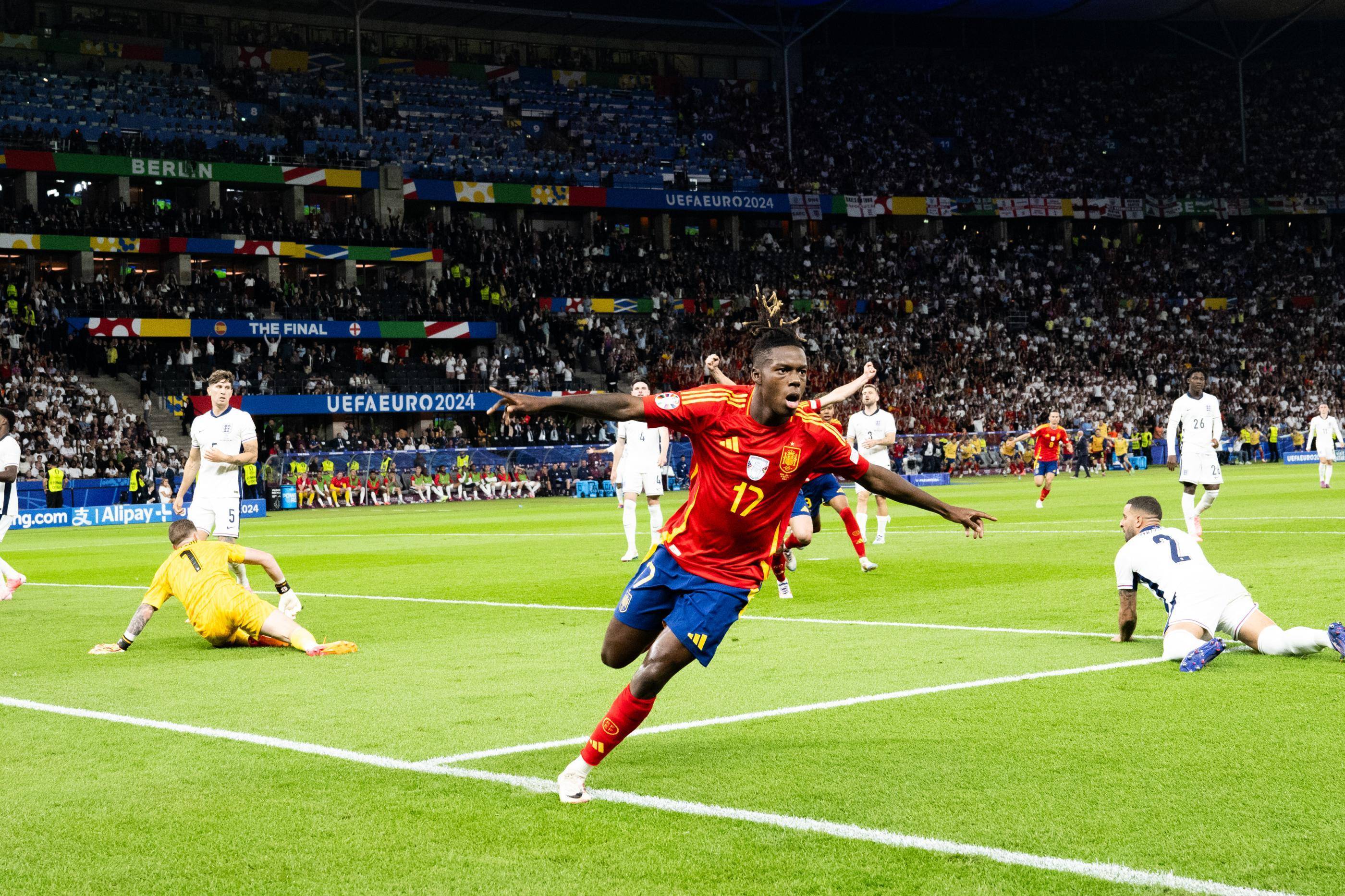 关于西班牙队遭逢挑战成功晋级欧洲锦标赛的信息 关于西班牙队遭逢挑战成功晋级欧洲锦标赛的信息