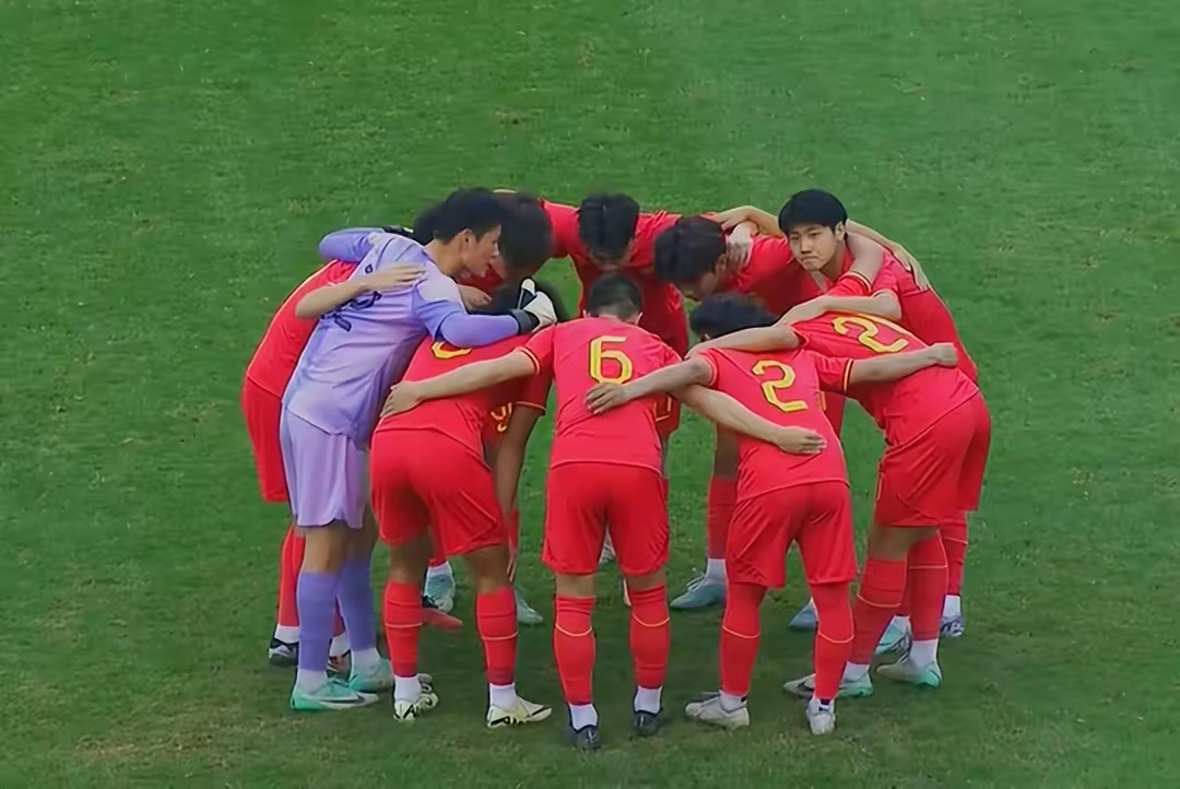 国家足球队在国际赛事中实现突破性的胜利