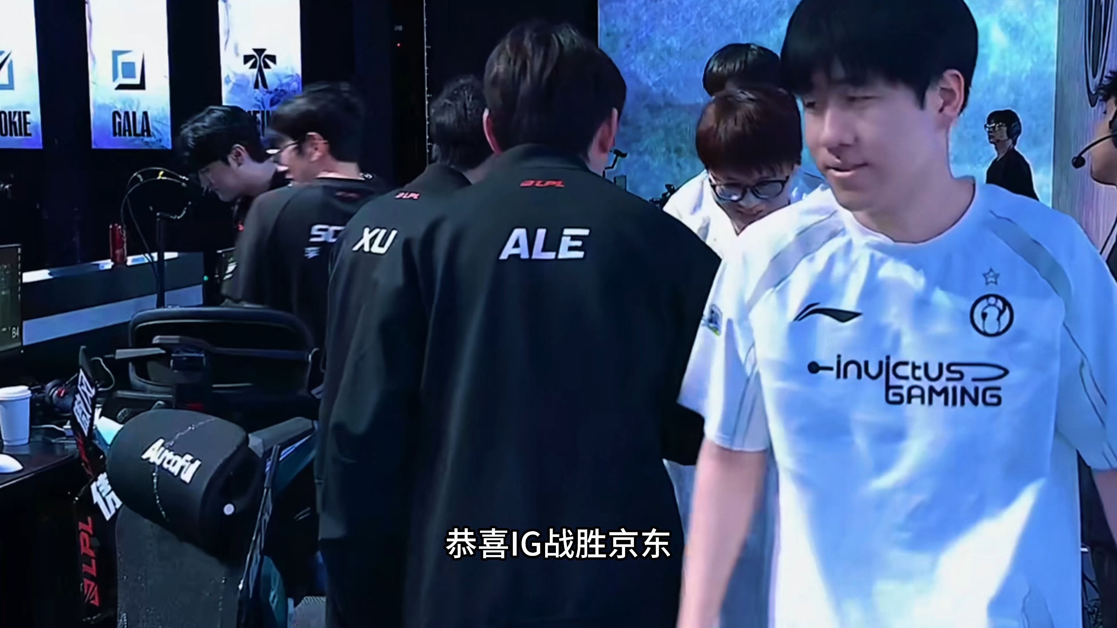 EDG险胜JDG,Ming开启传奇时刻小组赛3:2(深圳) EDG险胜JDG,Ming开启传奇时刻小组赛3:2(深圳)