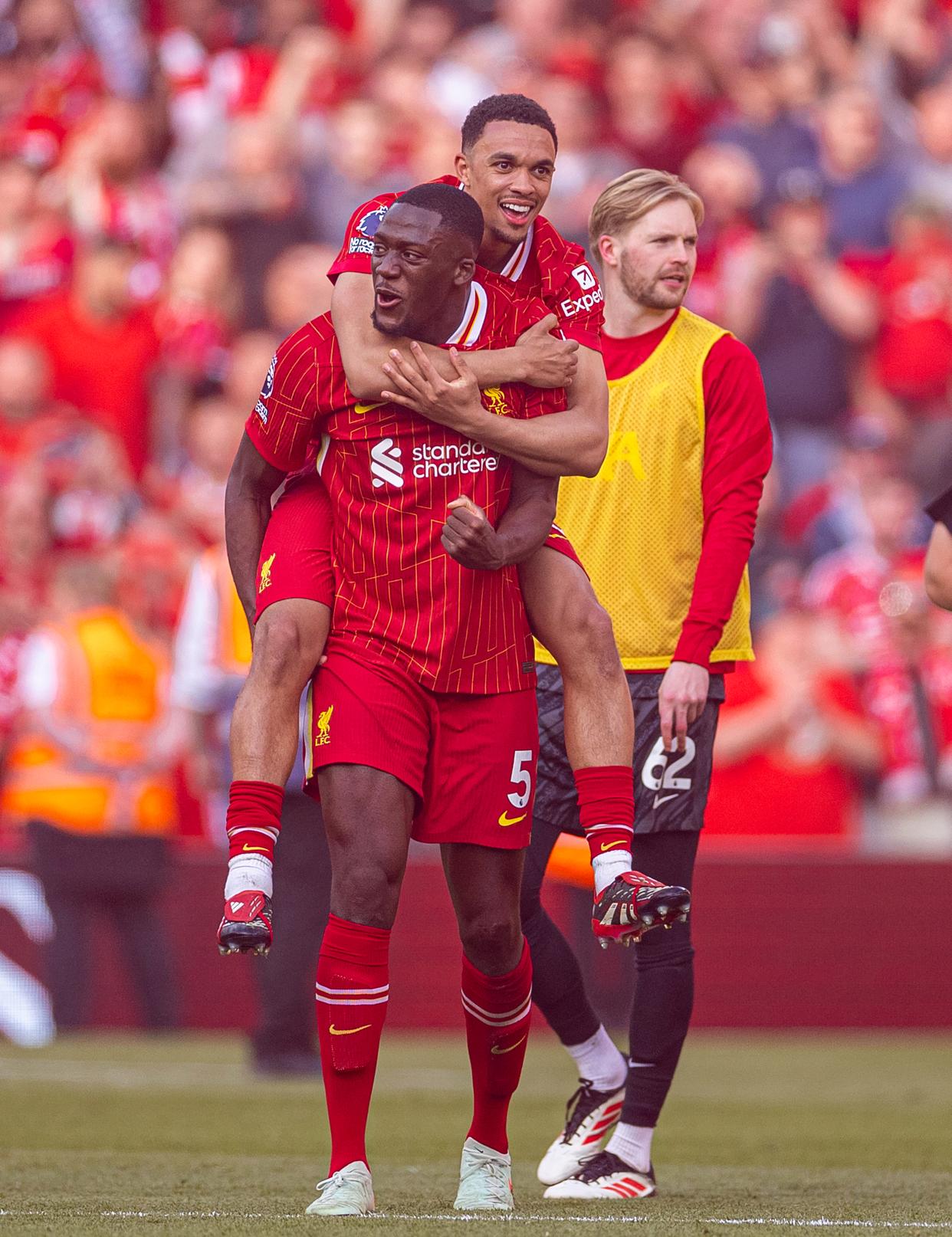 利物浦客场擒下热刺,继续稳固榜首位置 利物浦客场擒下热刺,继续稳固榜首位置