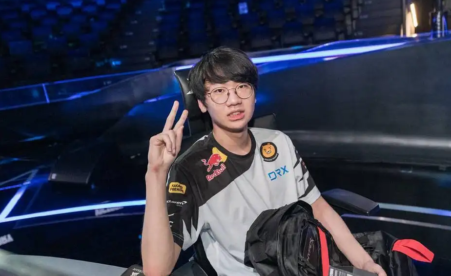 DRX碾压T1，Zeus拿下关键大龙小组赛2:0（巴黎）