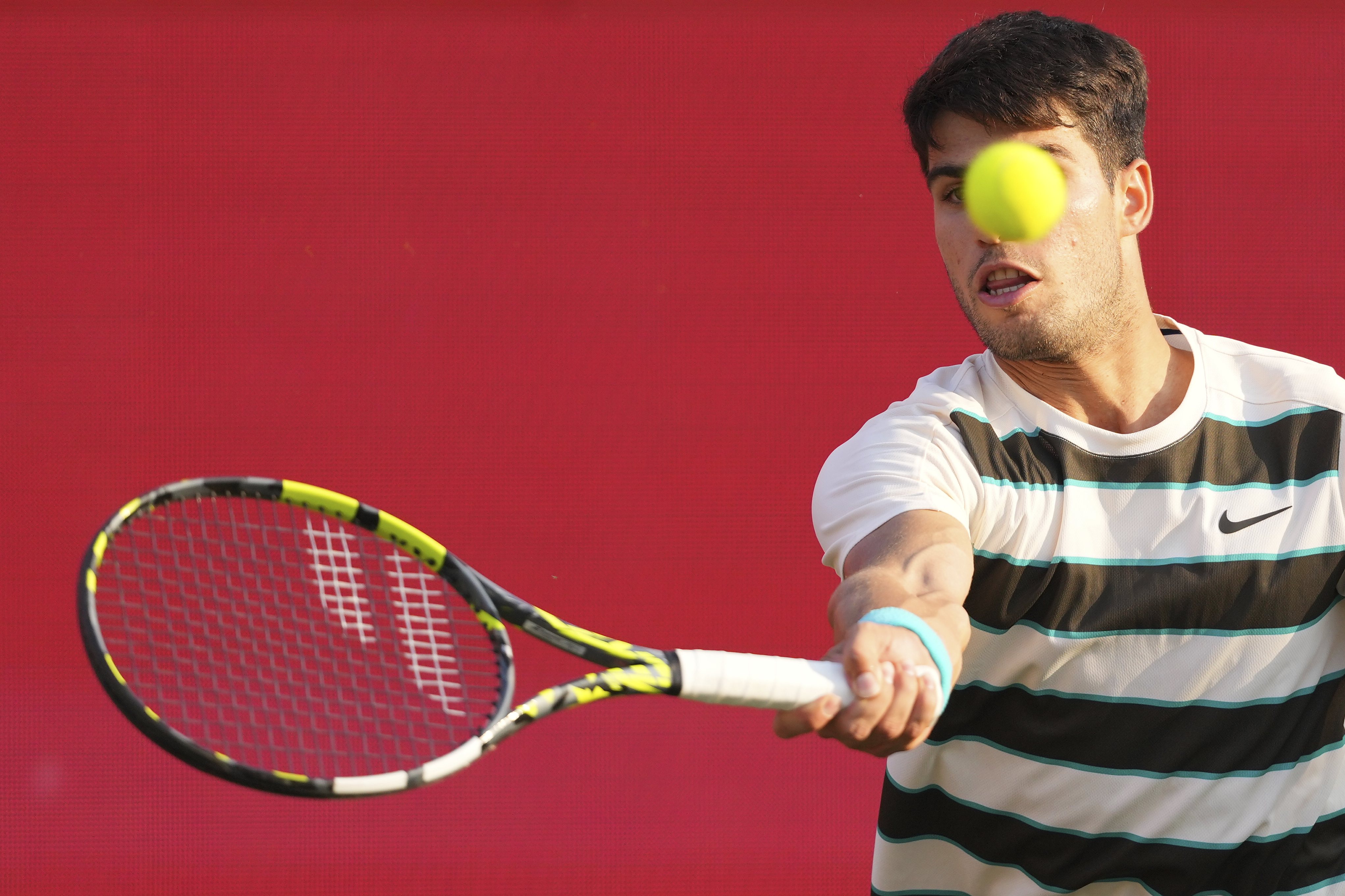 英国网球队翻盘西班牙网球队，阿尔卡拉斯惊艳世界的简单介绍