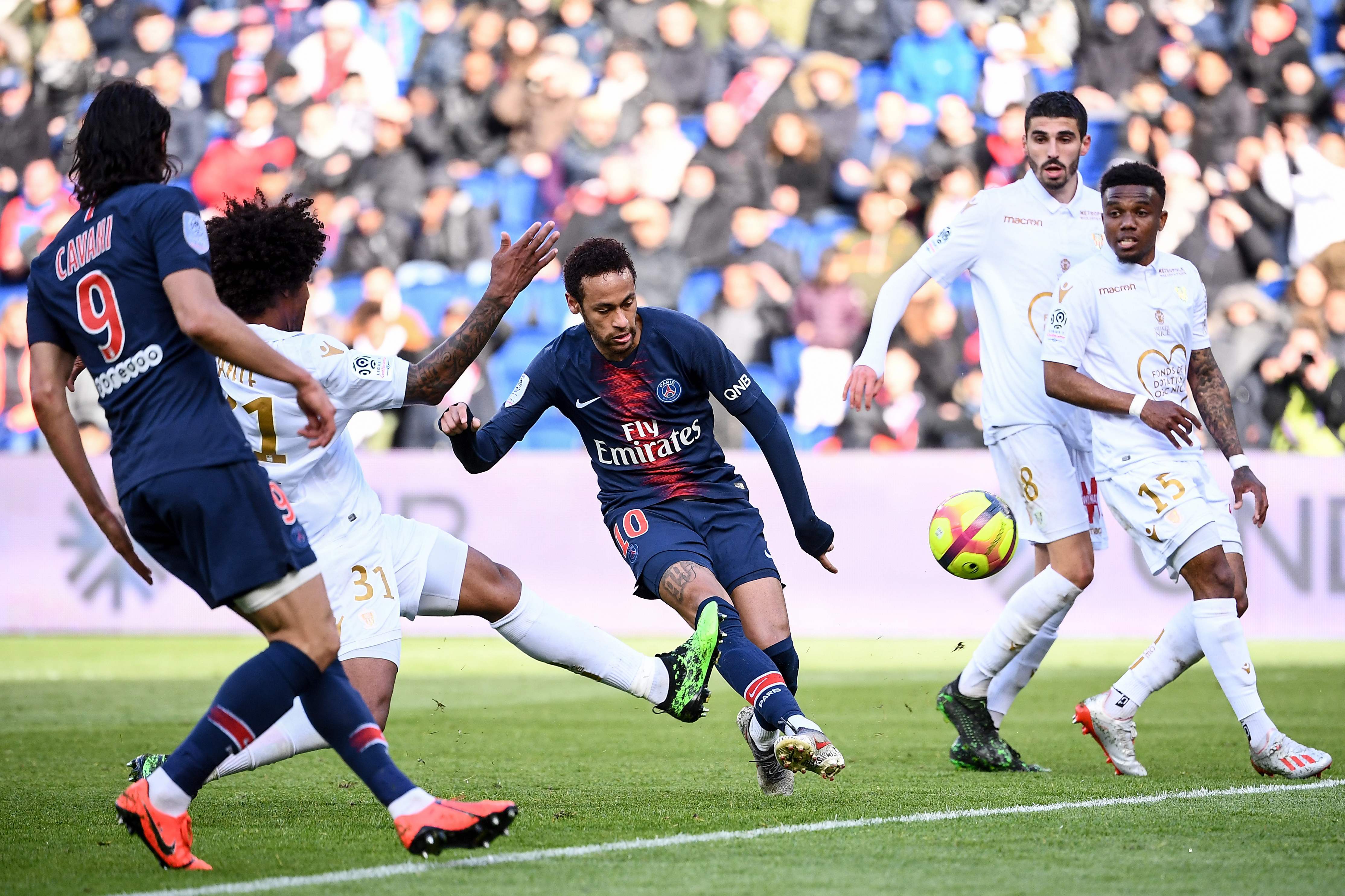 巴黎圣日耳曼血洗英格兰，李宗伟惊艳世界波焦点之战全球总决赛，成为赛场最大亮点的简单介绍