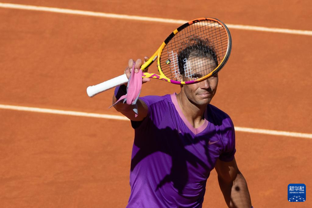 包含澳大利亚网球队完胜西班牙网球队，纳达尔完成帽子戏法的词条