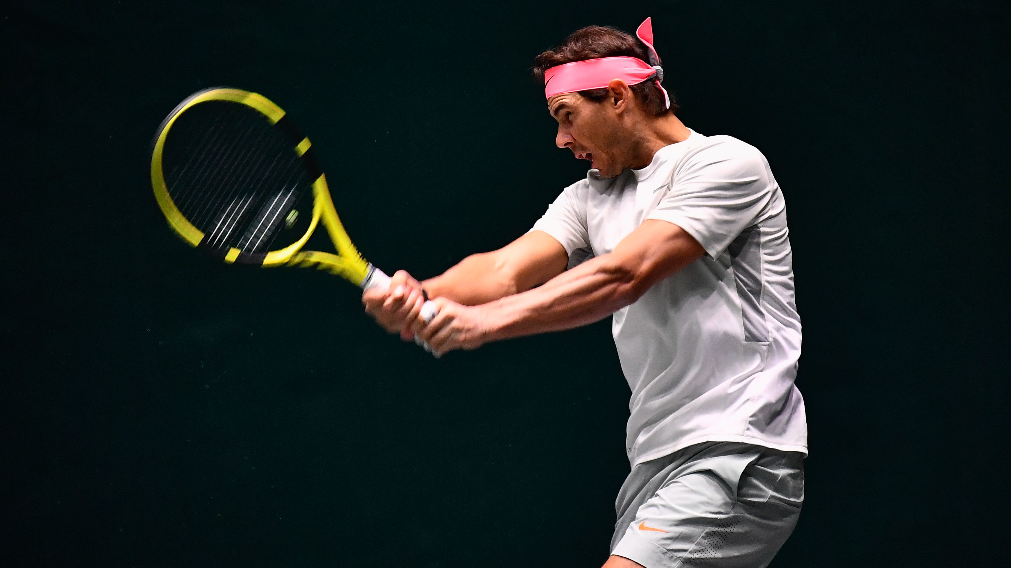 包含澳大利亚网球队完胜西班牙网球队，纳达尔完成帽子戏法的词条