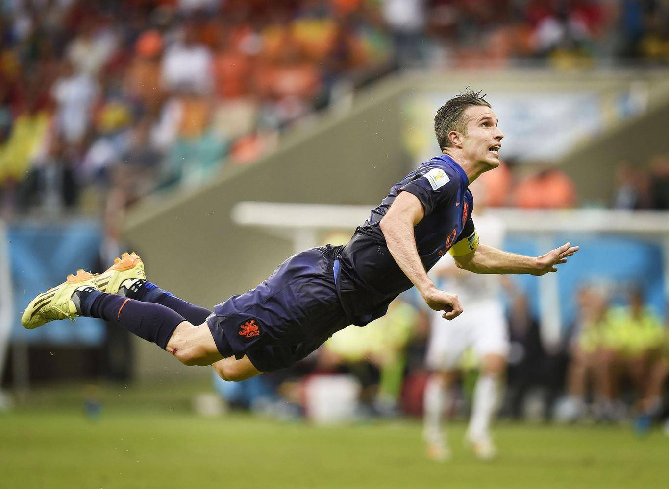 荷兰血洗塞维利亚,范佩西制霸全场 荷兰血洗塞维利亚,范佩西制霸全场